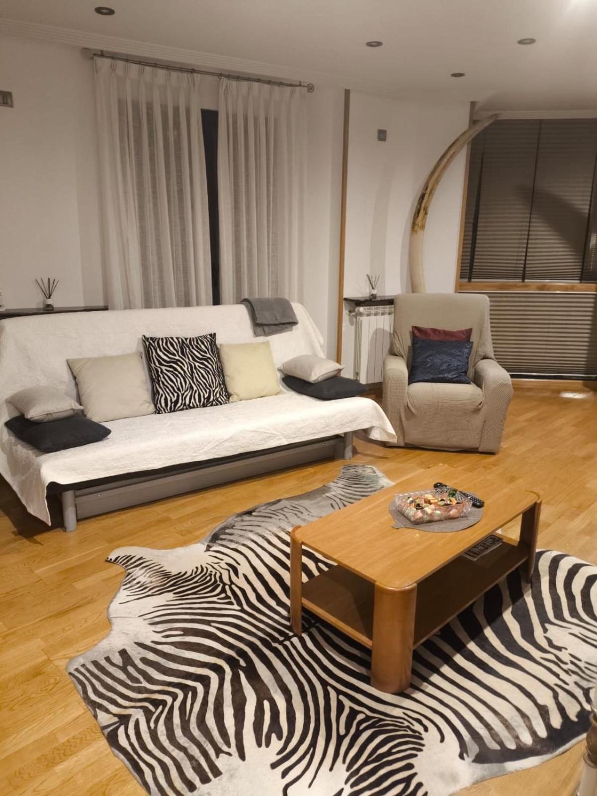 Piso Molly Apartment Leon Ngoại thất bức ảnh